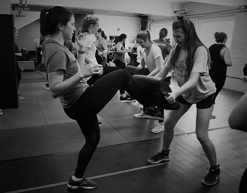 Selbstverteidigung für Frauen - Krav Maga Kurse nur für Frauen